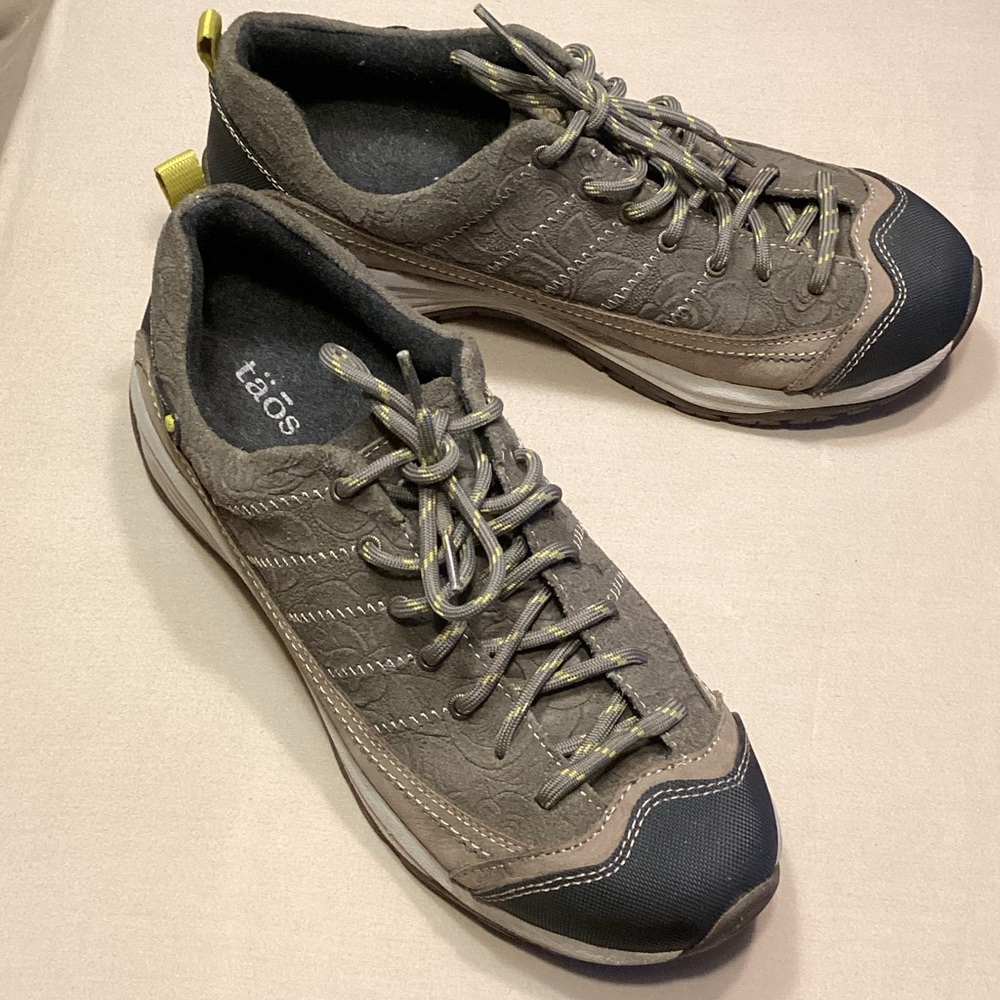 Women’s Taos Motion Hiking shoe.